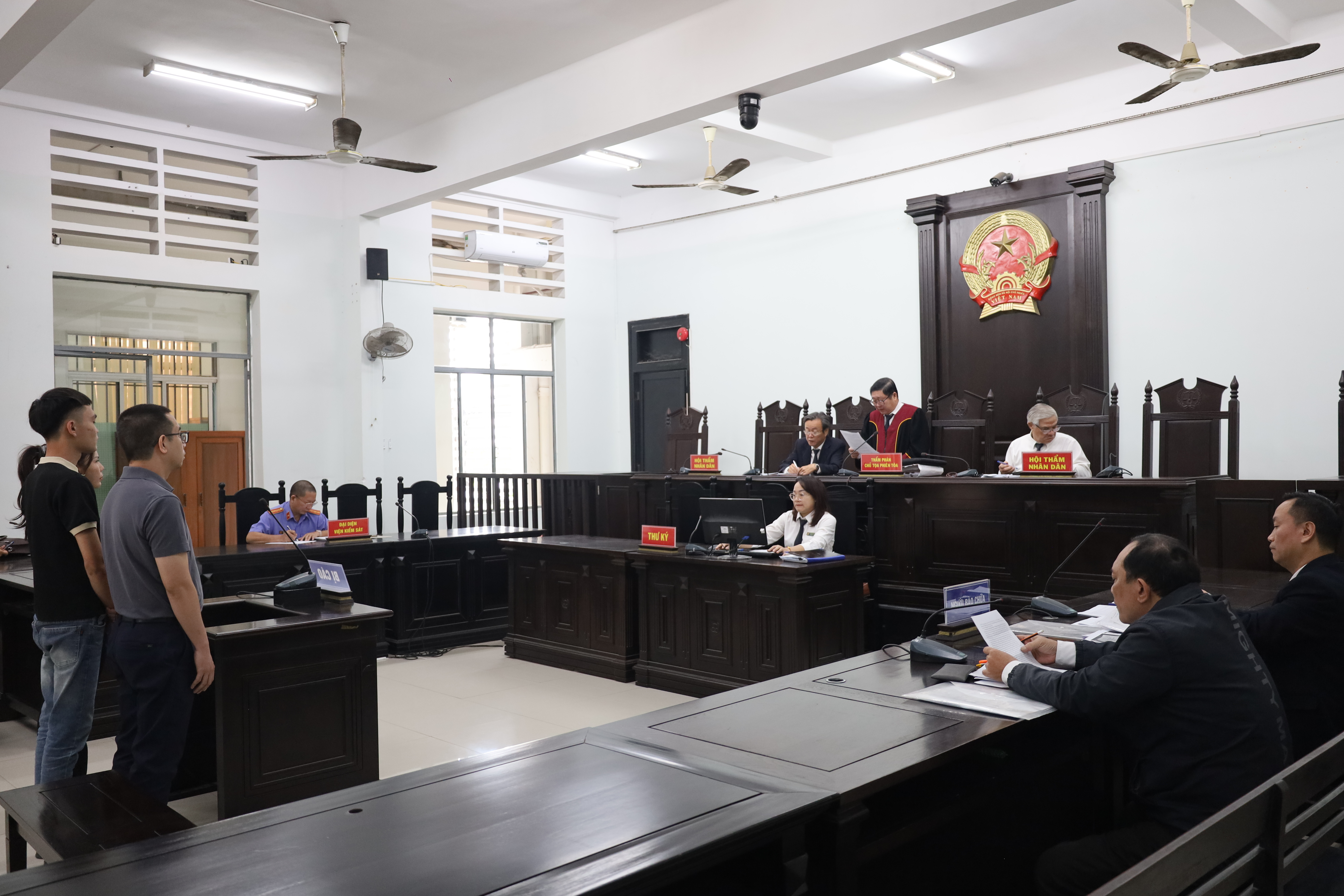 Nộp phạt tiền tỷ vì vận chuyển trái phép hàng qua biên giới