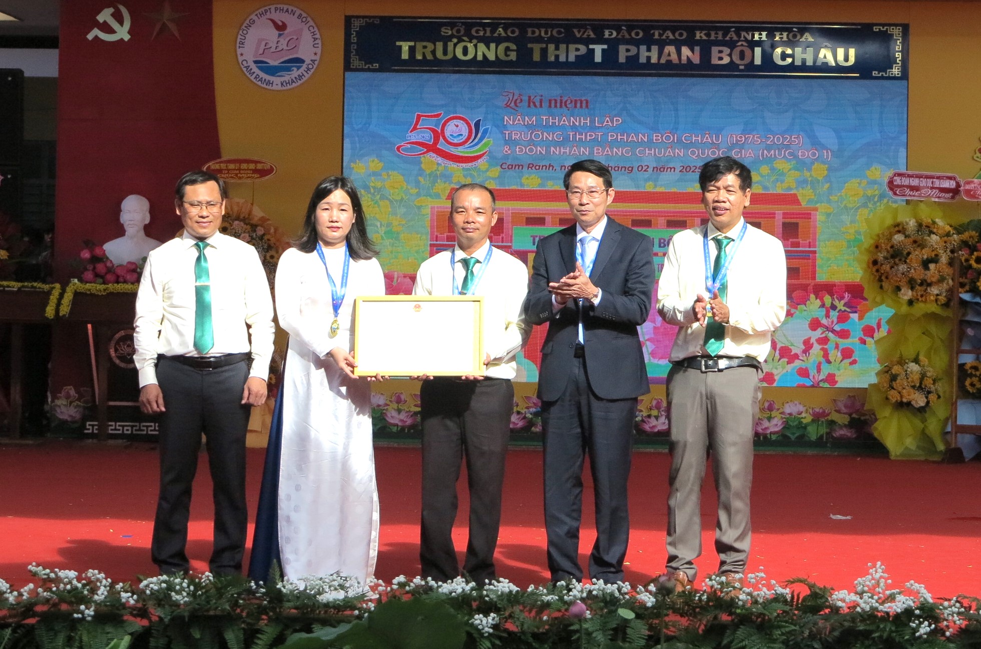 Trường THPT Phan Bội Châu kỷ niệm 50 năm thành lập