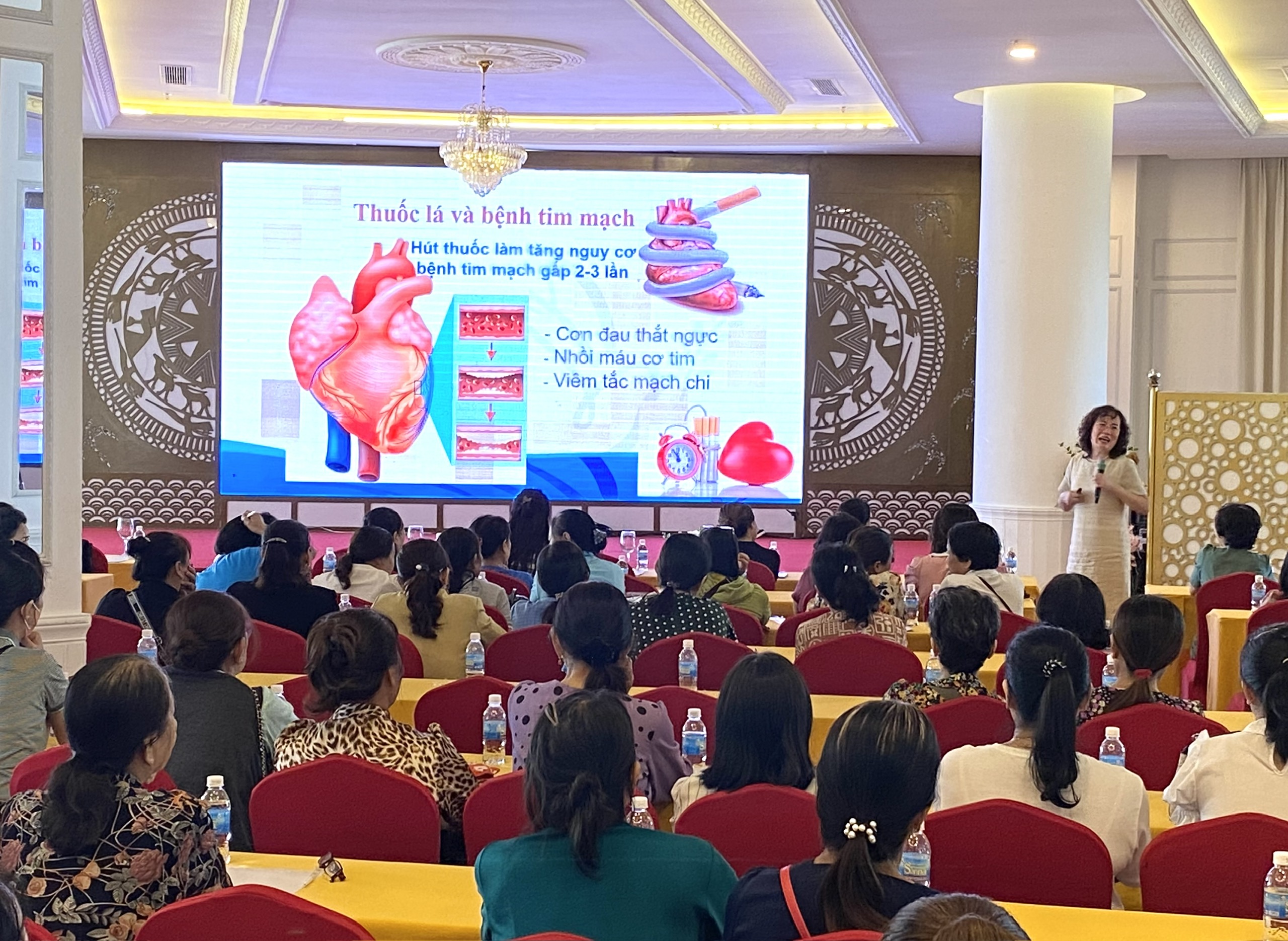 Một buổi tập huấn về phòng, chống tác hại thuốc lá tại Nha Trang