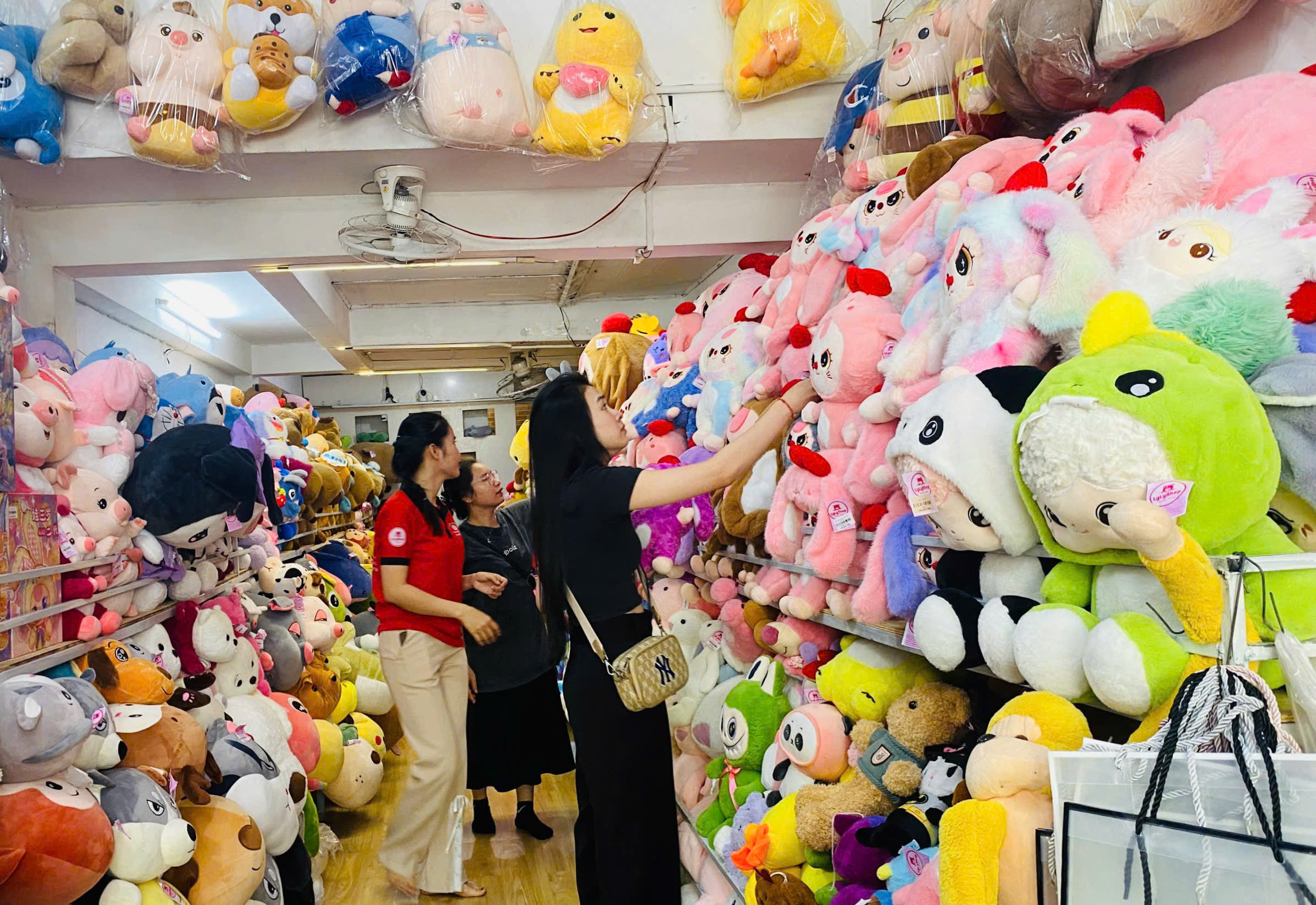 Nha Trang: Đa dạng sản phẩm quà tặng dịp lễ tình nhân