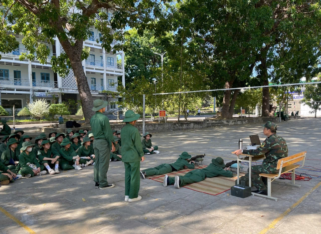 Teaching&nbsp;ational defense and security to students at Nha Trang University.