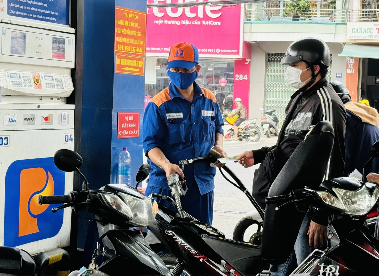 Giá xăng dầu biến động nhẹ