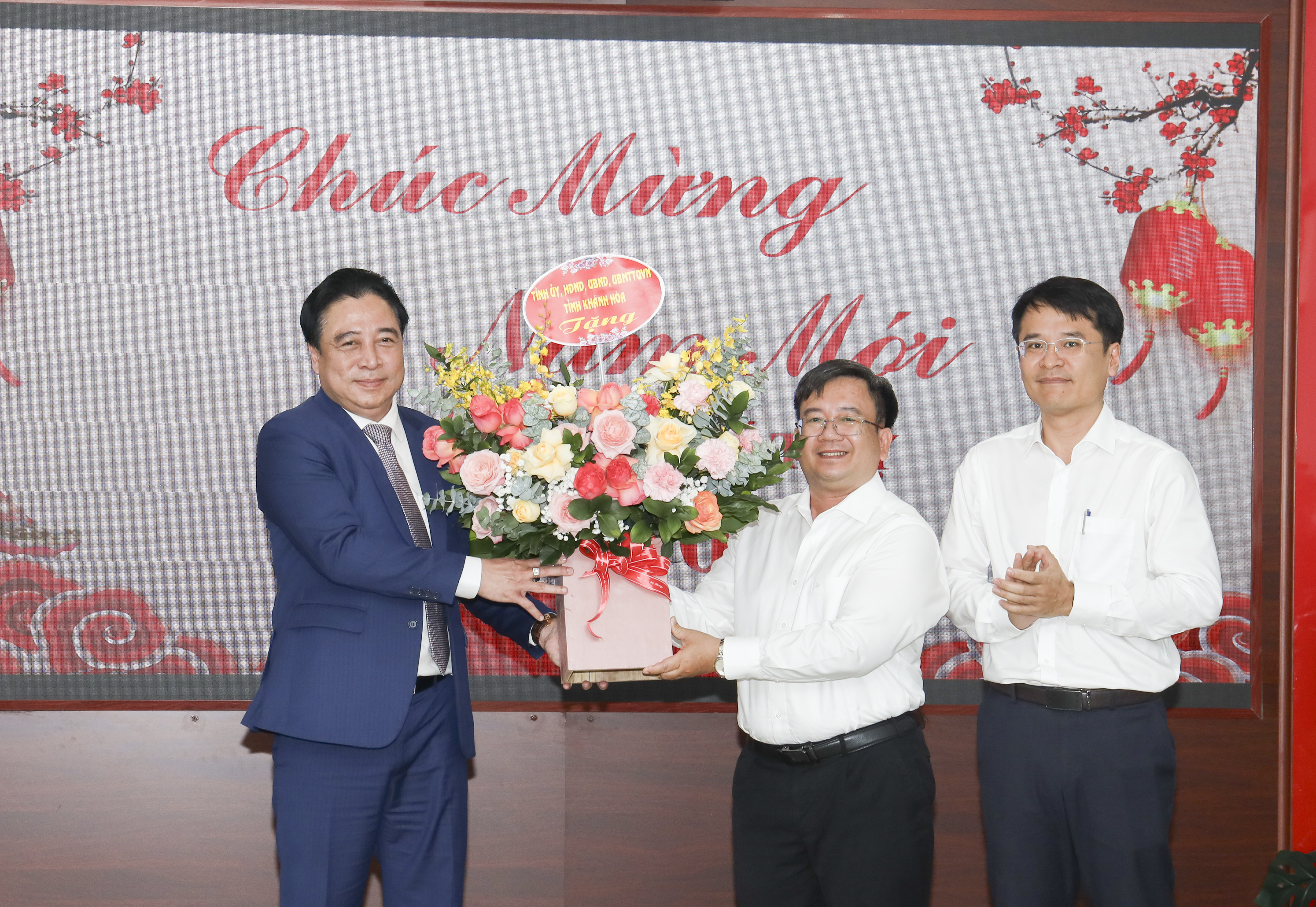 Phó Bí thư Thường trực Tỉnh ủy Nguyễn Khắc Toàn thăm, chúc Tết các đơn vị, doanh nghiệp