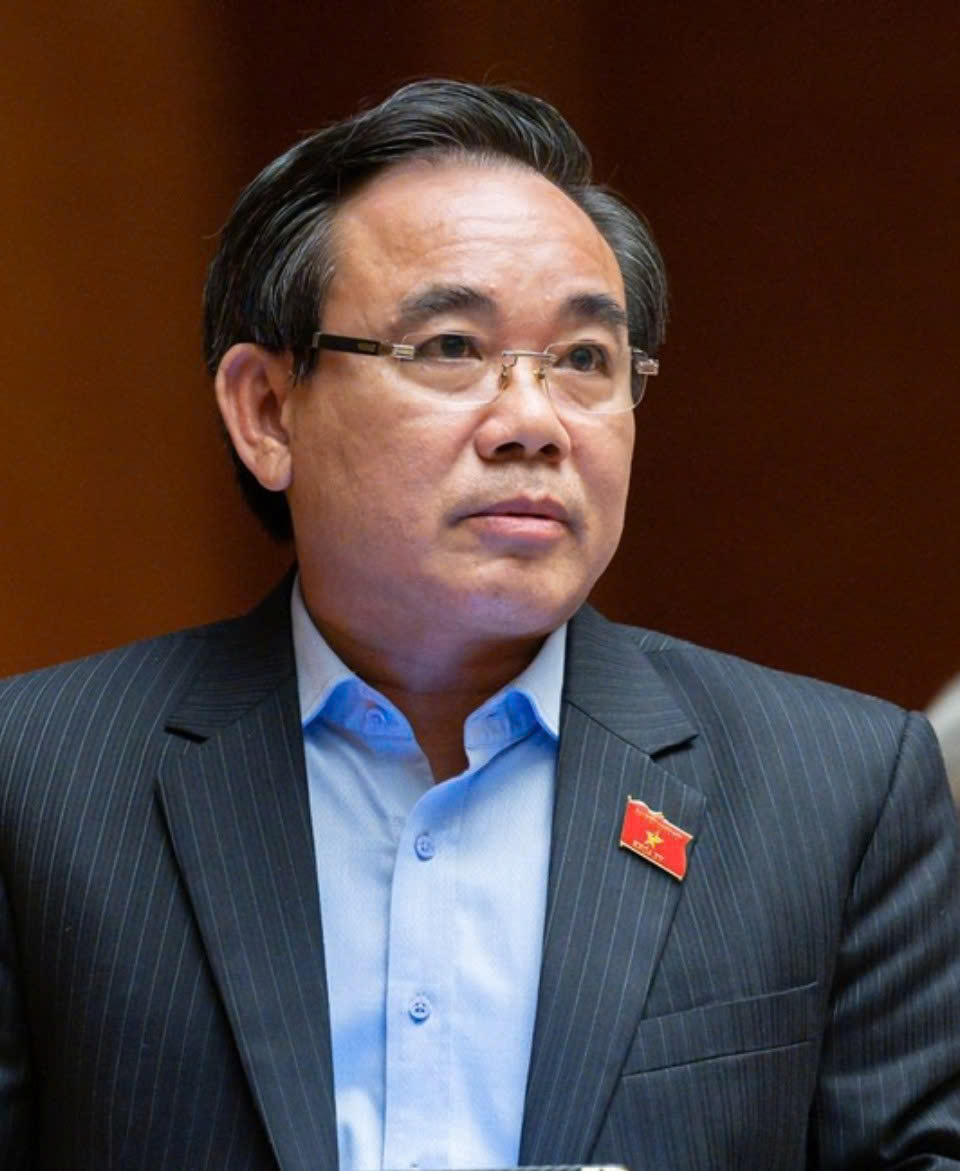 Ông Lê Hữu Trí - Tỉnh ủy viên, Phó Trưởng đoàn phụ trách Đoàn Đại biểu Quốc hội tỉnh Khánh Hòa