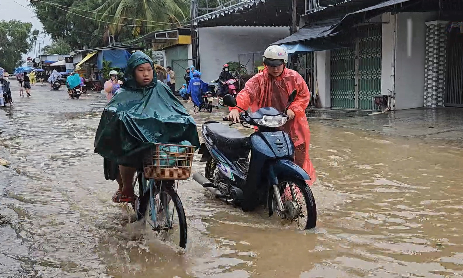 Mưa lớn ảnh hưởng đến cuộc sống của người dân (ảnh minh họa).