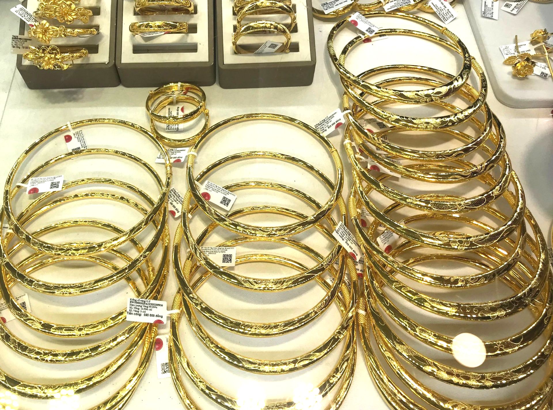 Sáng 20-2, giá vàng nhẫn cao hơn vàng miếng SJC