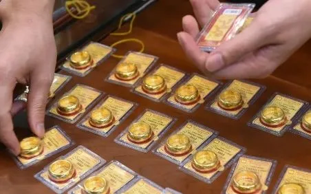Giá vàng vượt 93 triệu đồng/lượng