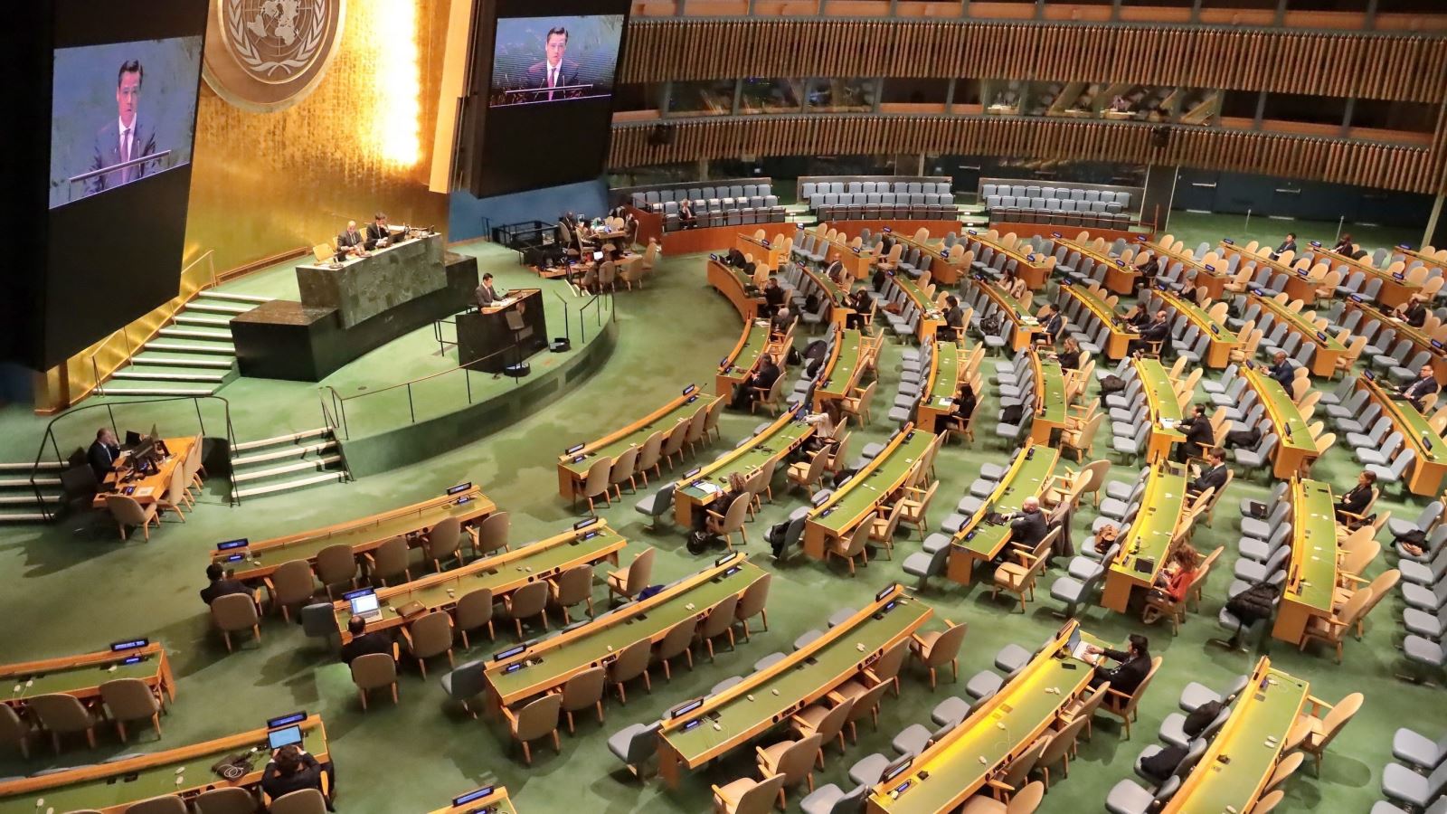 Toàn cảnh phiên họp của Đại hội đồng Liên hợp quốc liên quan nhân dịp tròn 3 năm ngày bùng phát cuộc xung đột Nga - Ukraine. Ảnh: Thanh Tuấn - PV TTXVN tại Mỹ