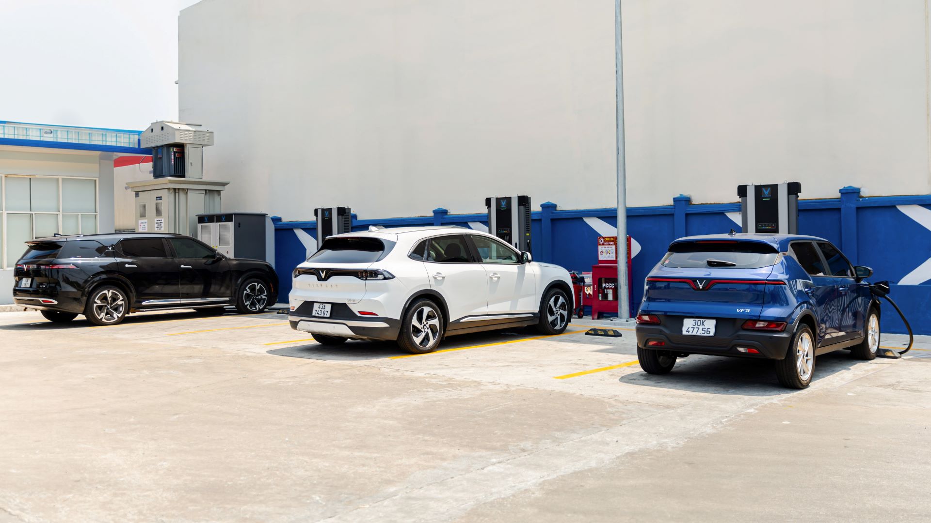 VinFast miễn phí sạc pin: Cả hãng xe và khách hàng cùng hưởng lợi