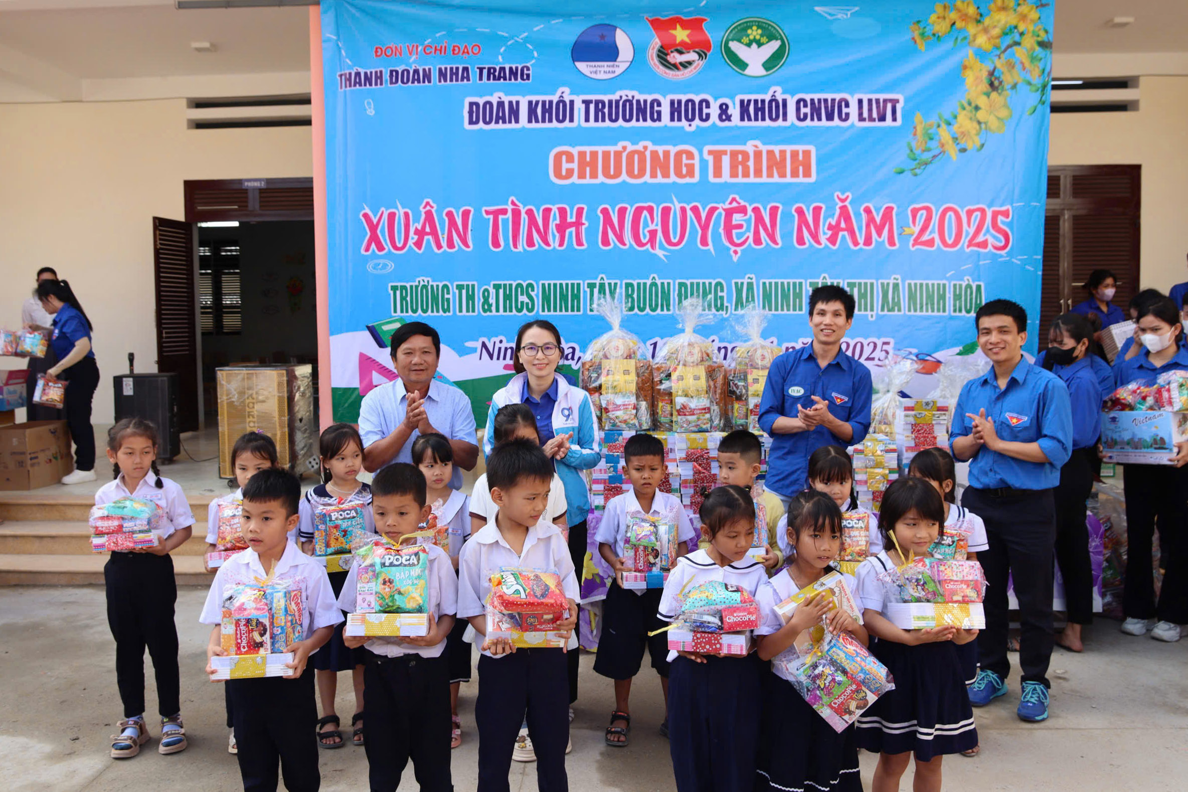 Xung kích, tình nguyện vì cuộc sống cộng đồng