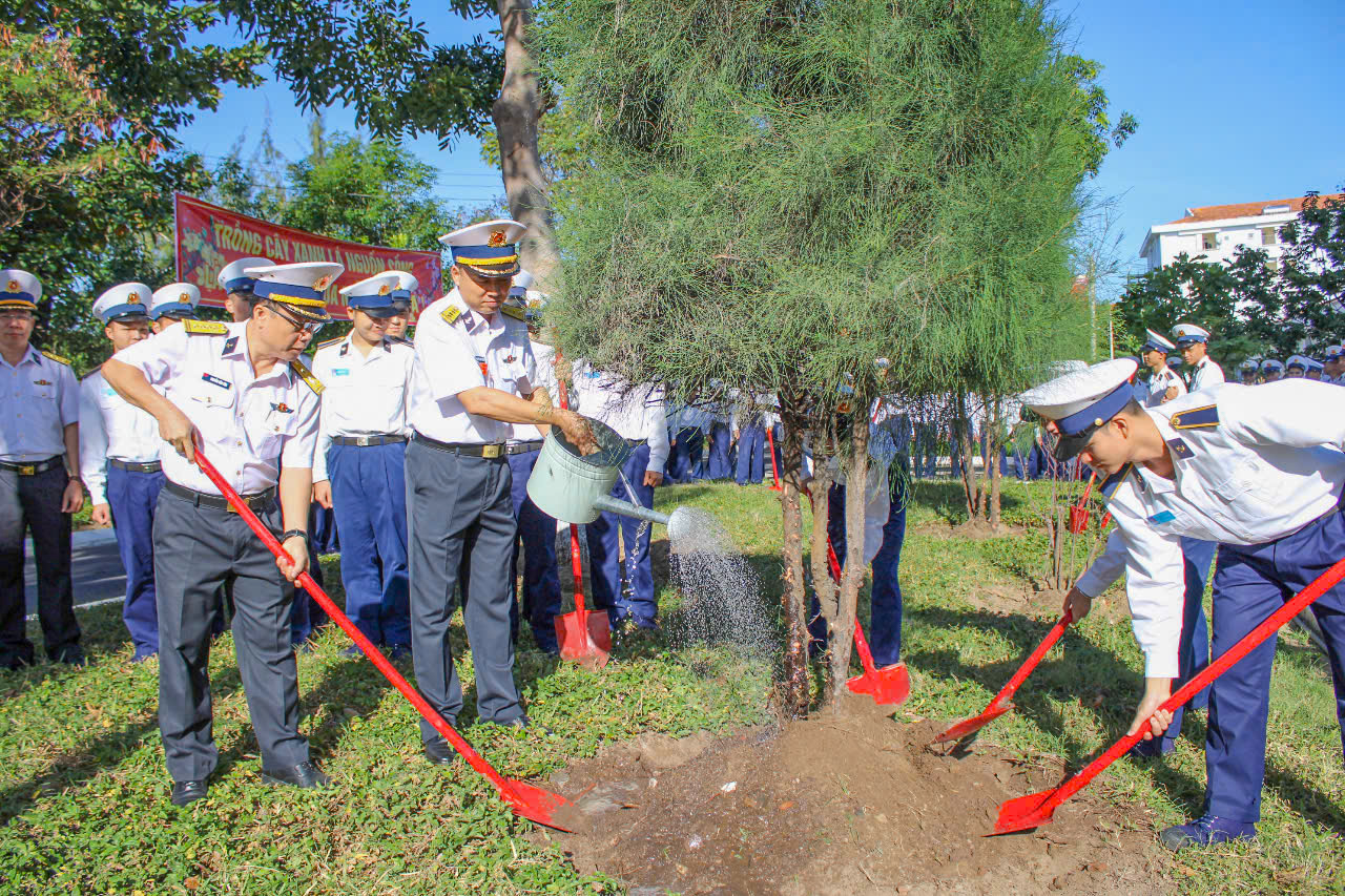 Học viện Hải quân phát động trồng và chăm sóc cây xanh Xuân Ất Tỵ 2025