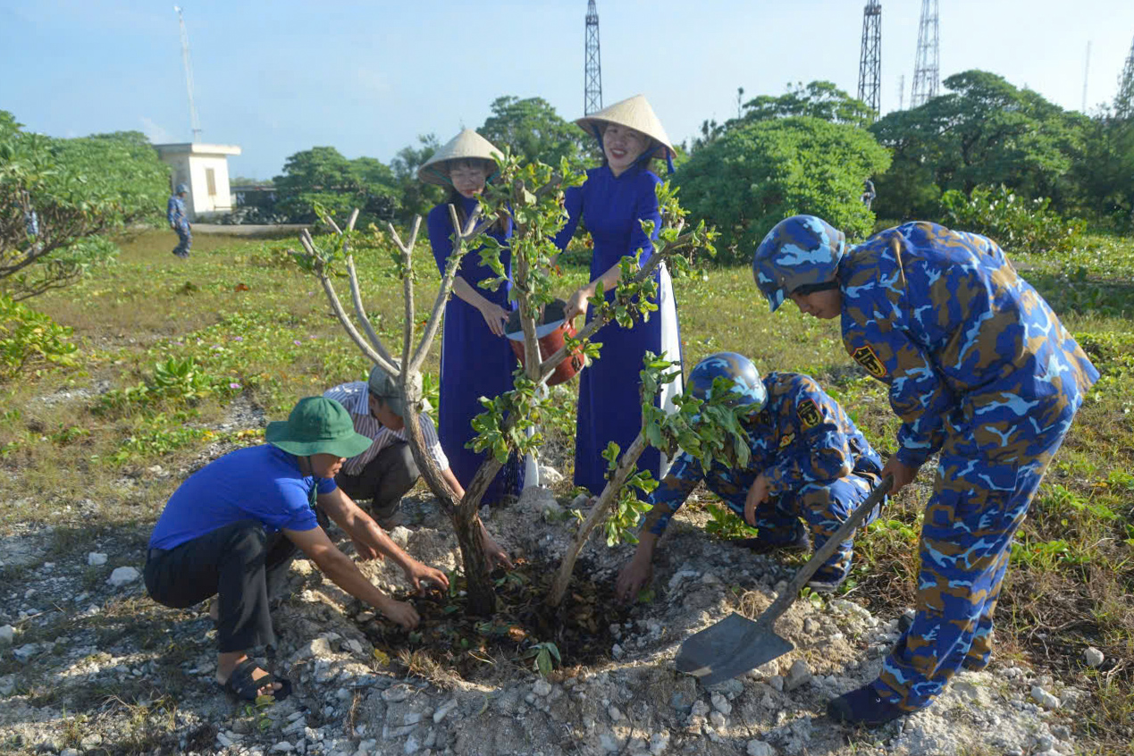 Các đảo tại Trường Sa hưởng ứng Tết trồng cây