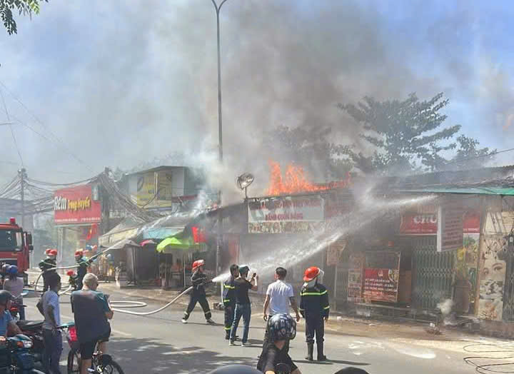 Đảm bảo an ninh trật tự cho người dân vui xuân, đón Tết