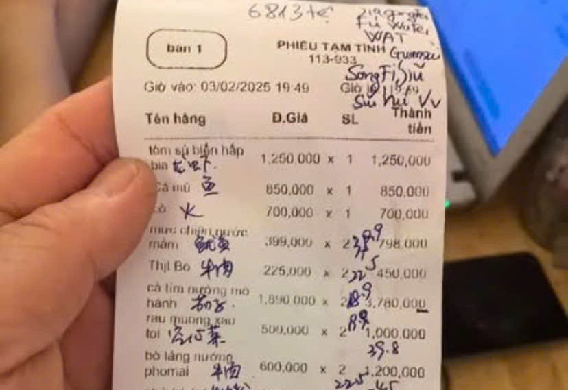 Một nhà hàng bị khách nước ngoài tố tính giá trên trời