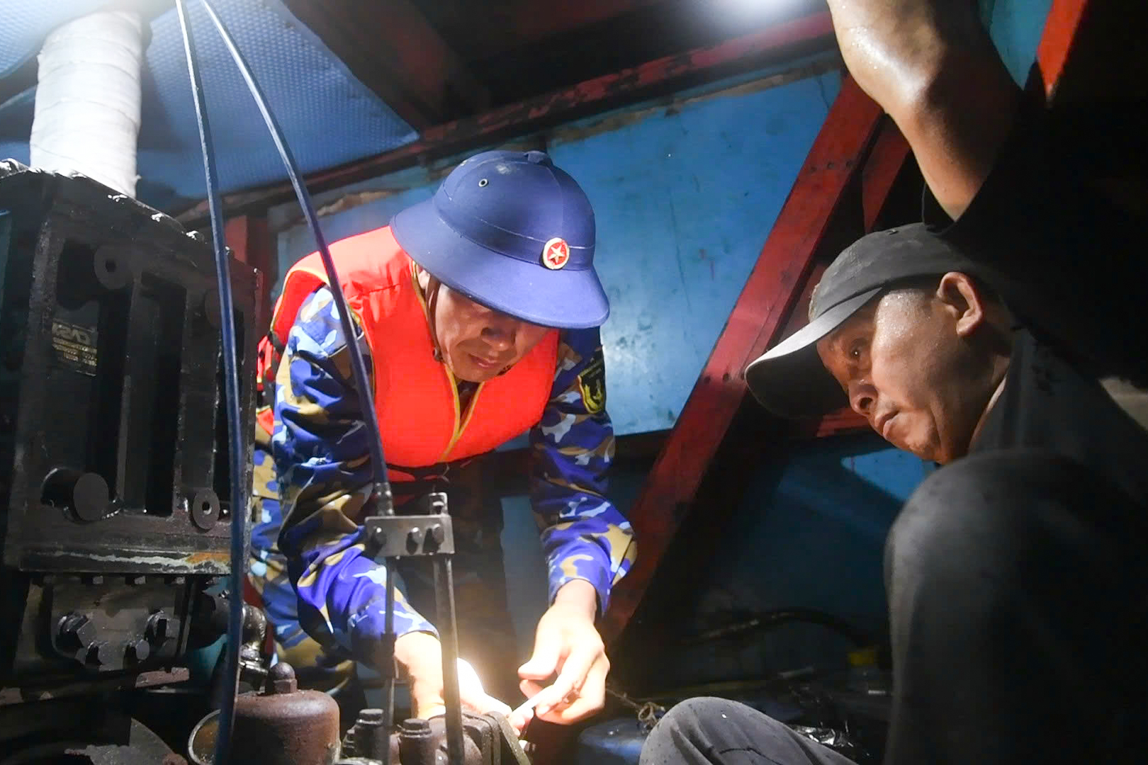 Đảo Sơn Ca hỗ trợ tàu cá bị hỏng máy tại quần đảo Trường Sa