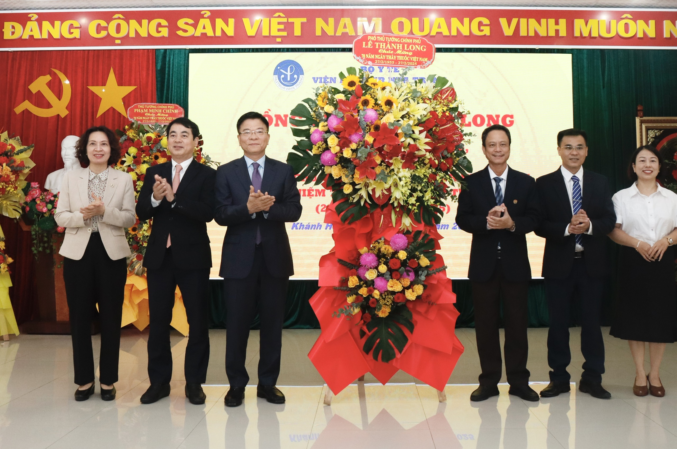 Phó Thủ tướng Chính phủ Lê Thành Long thăm Viện Pasteur Nha Trang