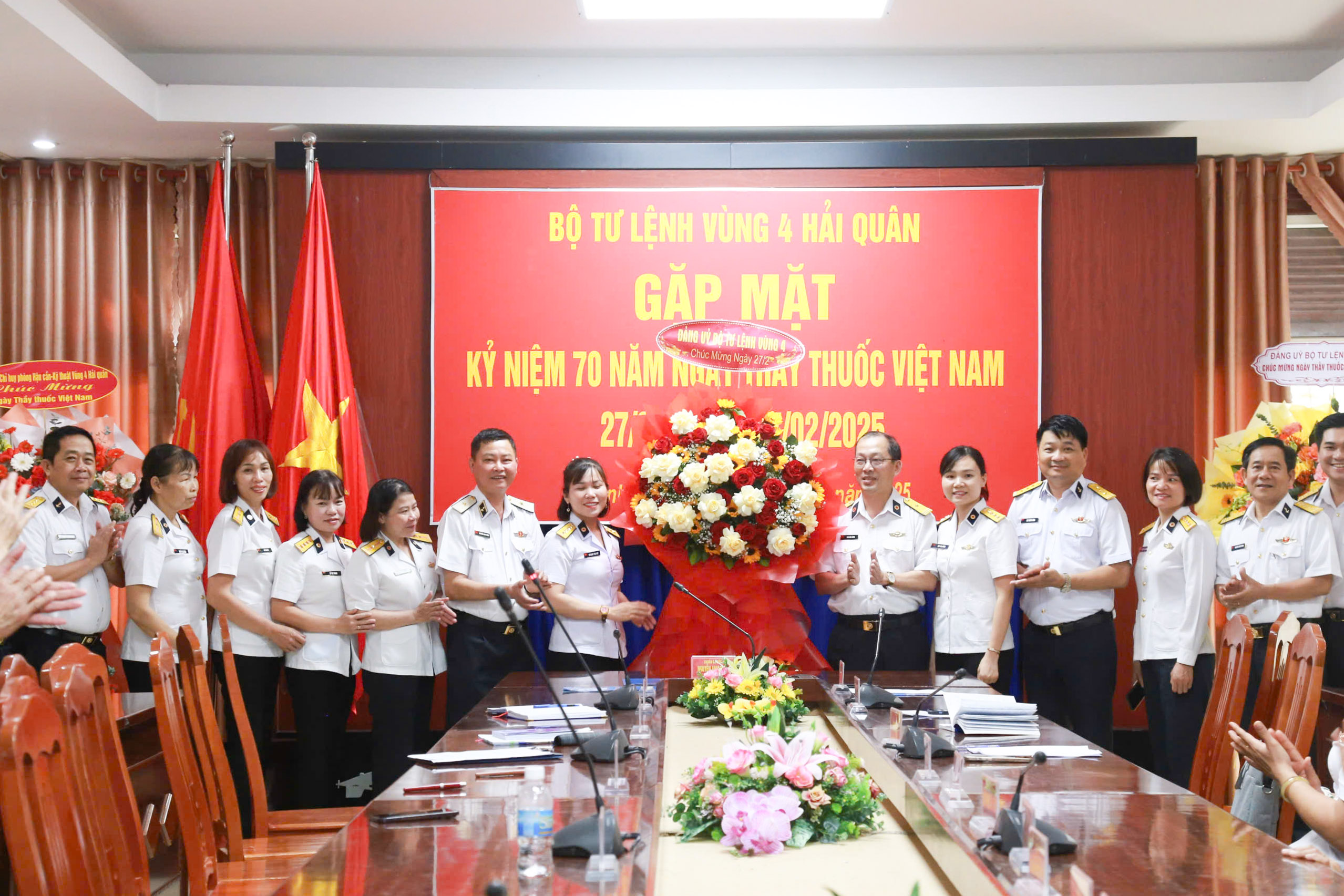 Vùng 4 Hải quân gặp mặt cán bộ, nhân viên quân y nhân kỷ niệm Ngày Thầy thuốc Việt Nam