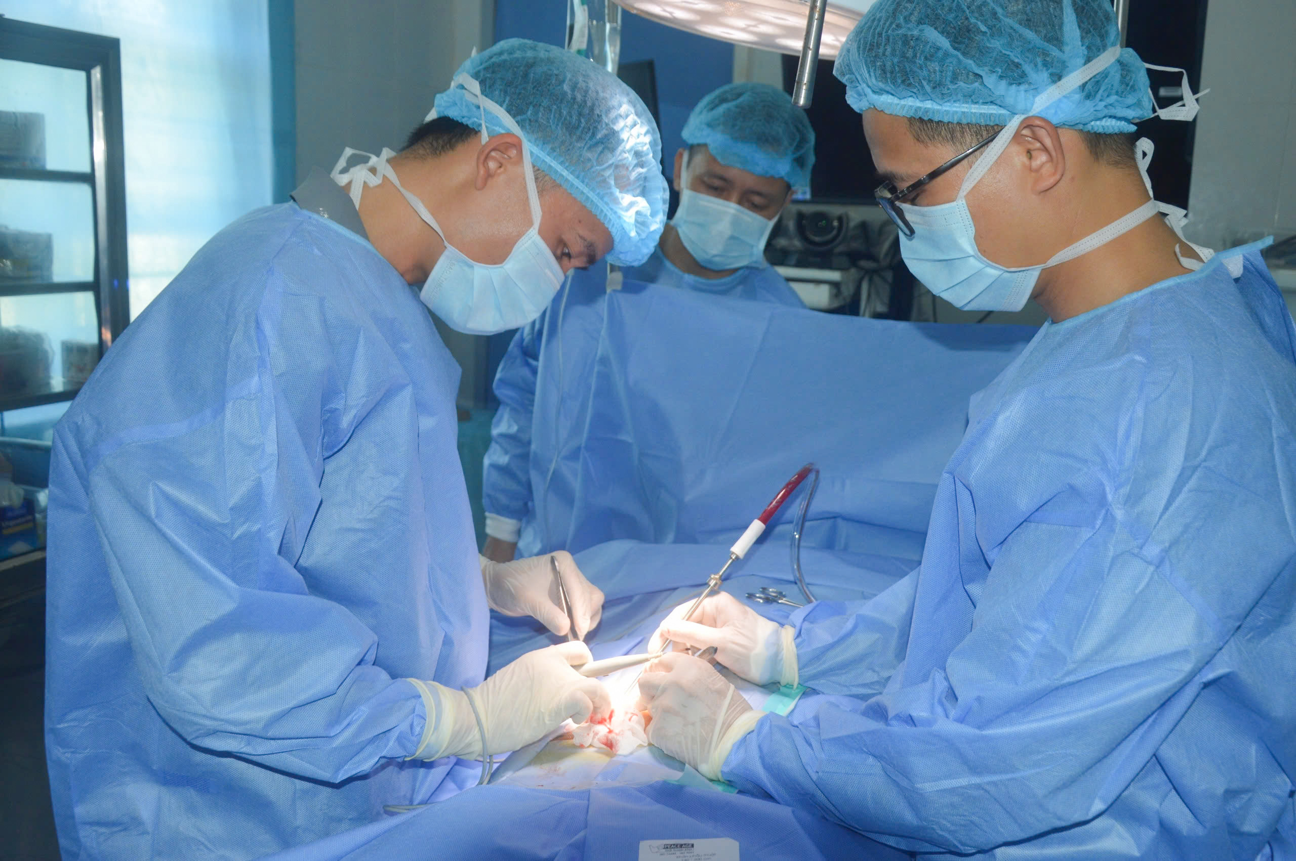 Bệnh xá đảo Song Tử Tây phẫu thuật cấp cứu ngư dân bị viêm ruột thừa cấp