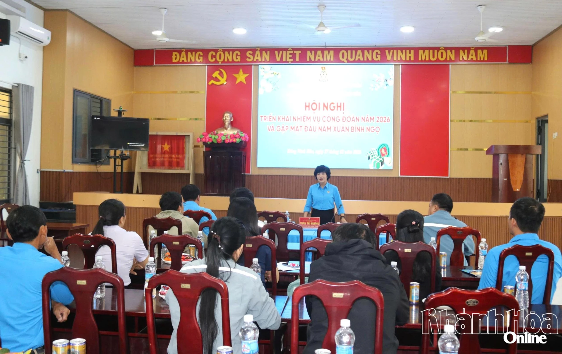 Lãnh đạo Liên đoàn Lao động tỉnh đến dự và phát biểu tại hội nghị.