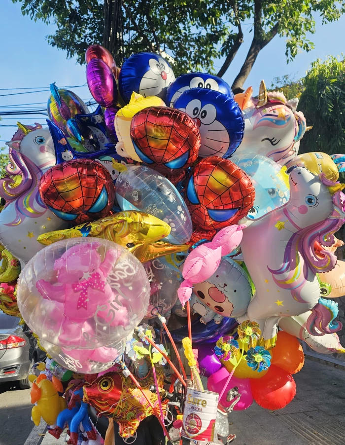 Sắc màu bong bóng bay chiều 29 Tết
