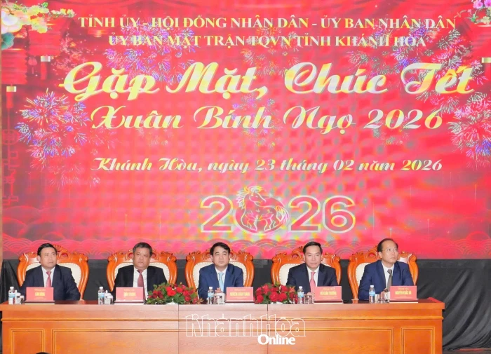 Thường trực Tỉnh ủy Khánh Hòa gặp mặt đầu xuân và phát động phong trào thi đua lao động, sản xuất năm 2026