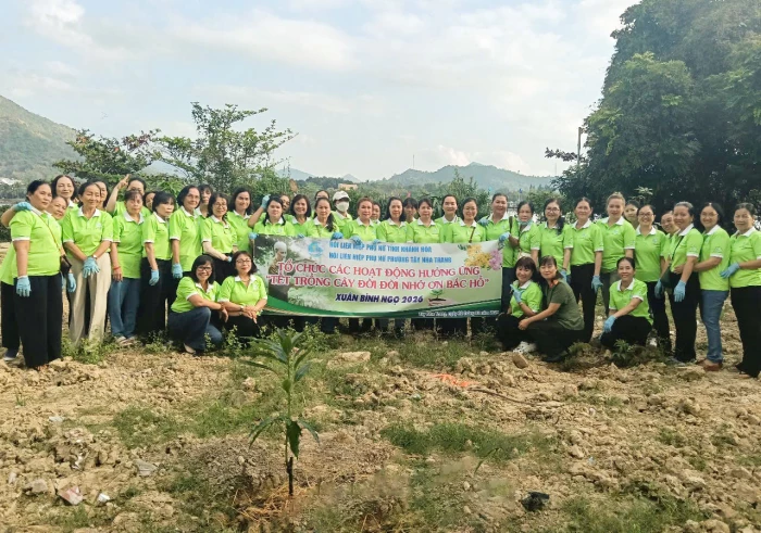 Hội Liên hiệp Phụ nữ phường Tây Nha Trang hưởng ứng “Tết trồng cây đời đời nhớ ơn Bác Hồ”