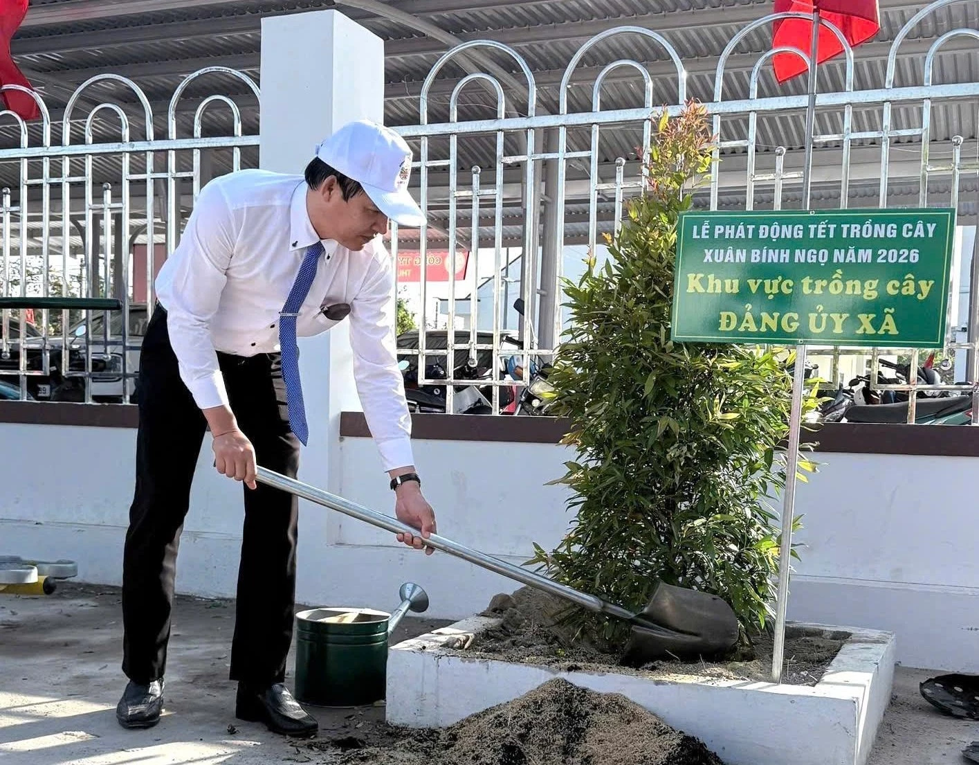 Xã Hòa Trí trồng 250 cây xanh nhân dịp xuân Bính Ngọ 2026 - Báo Khánh Hòa