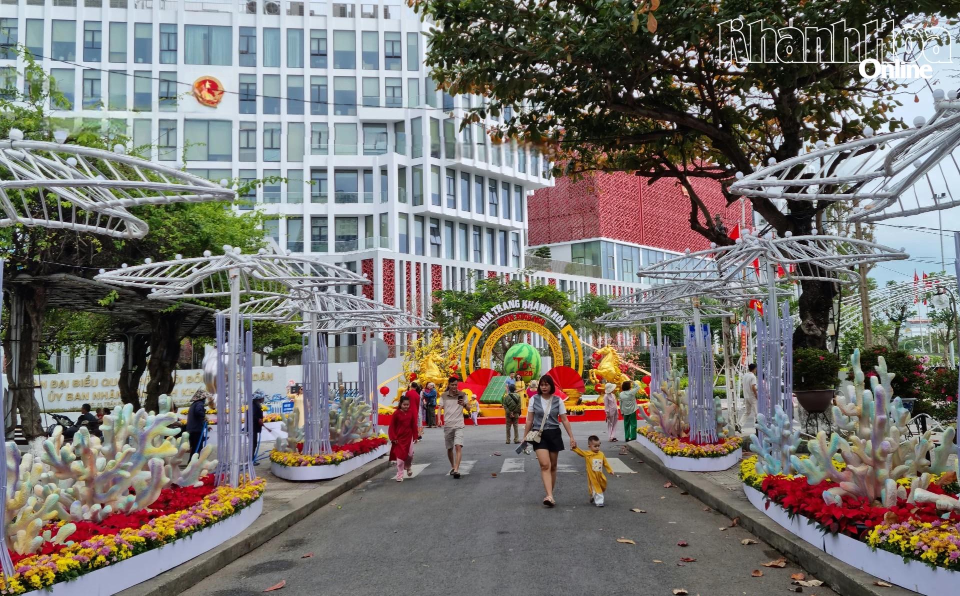 Tết hiện diện trong những khoảnh khắc sum vầy. Ảnh: G.C