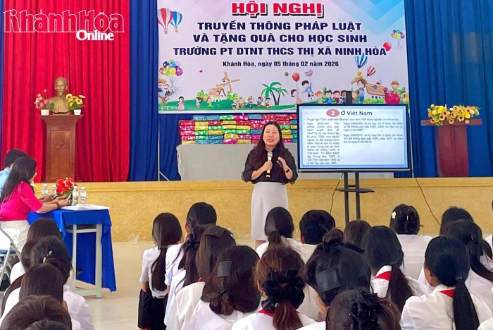 Truyền thông pháp luật cho gần 200 học sinh dân tộc thiểu số ở xã Tây Ninh Hòa