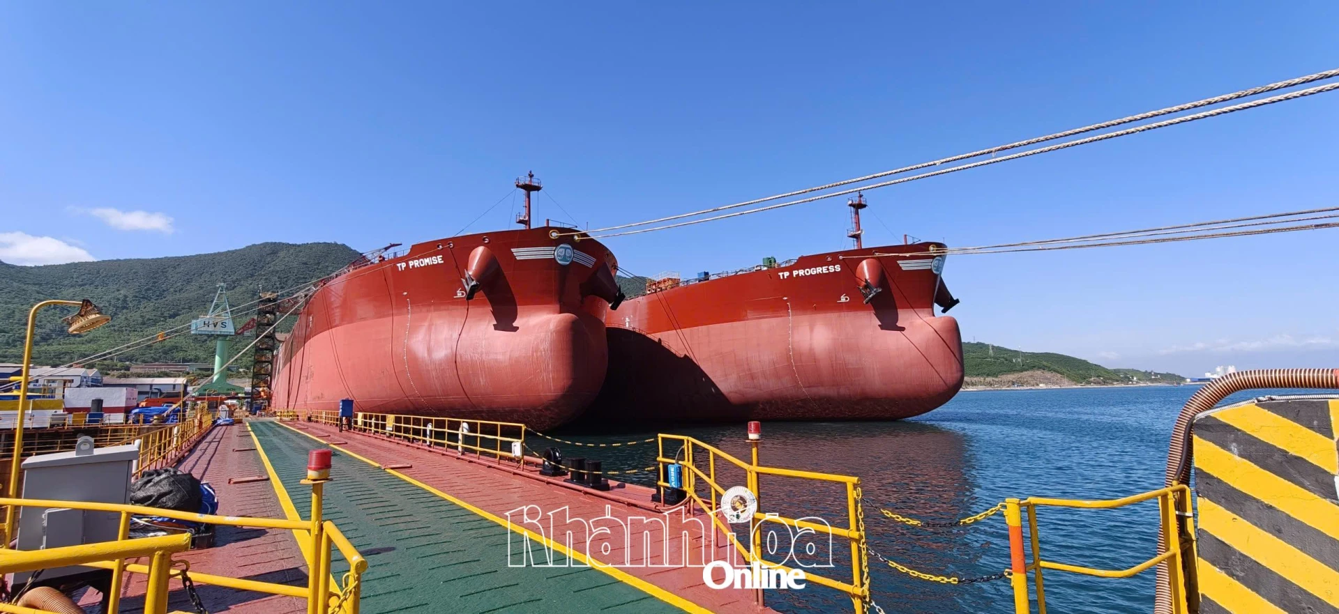 Những chiếc tàu được đặt tên tại buổi lễ.