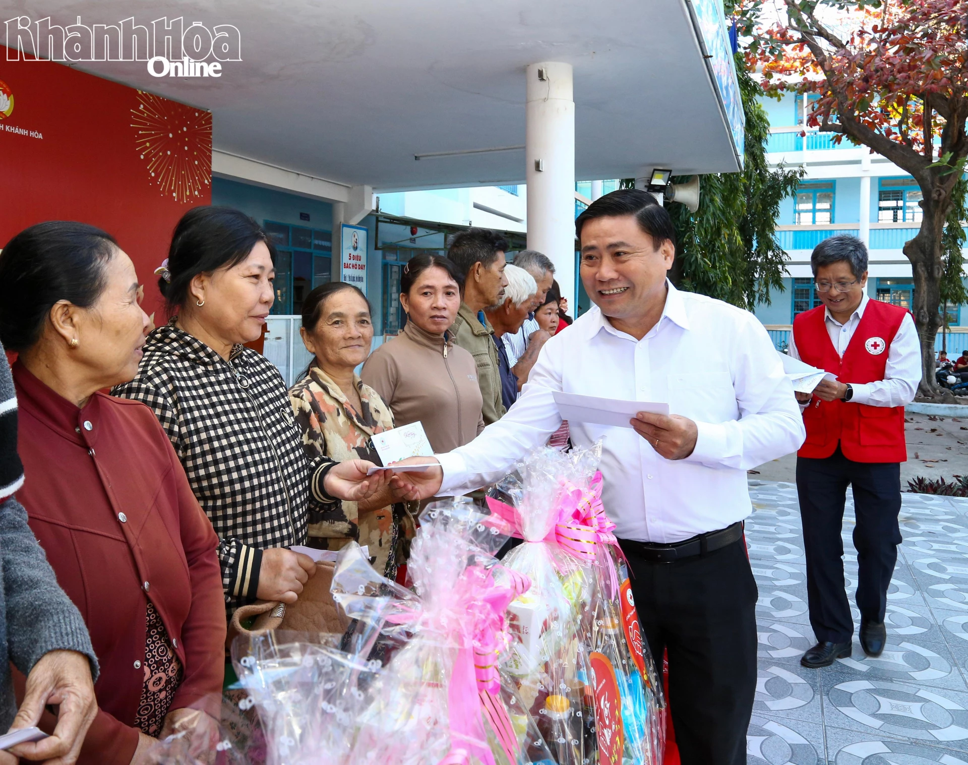 Cho xuân về thêm ấm - Báo Khánh Hòa