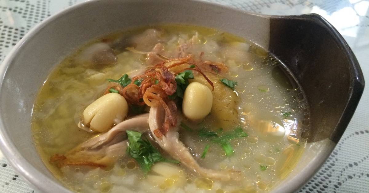 Cháo gà hạt sen giúp giảm mệt mỏi dịp cuối năm.