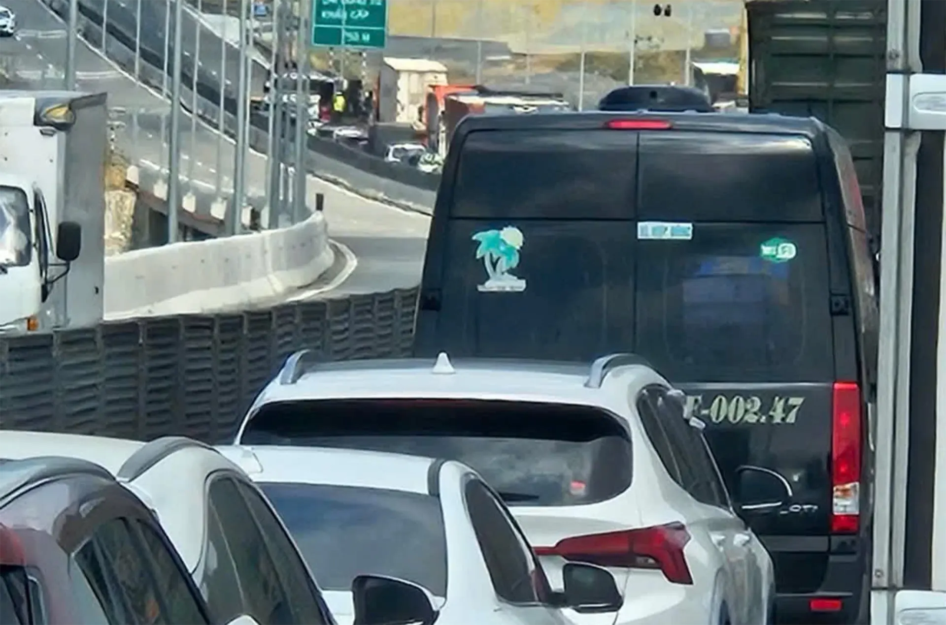 Lưu lượng phương tiện trên tuyến đường bộ cao tốc tăng gấp đôi so với ngày thường