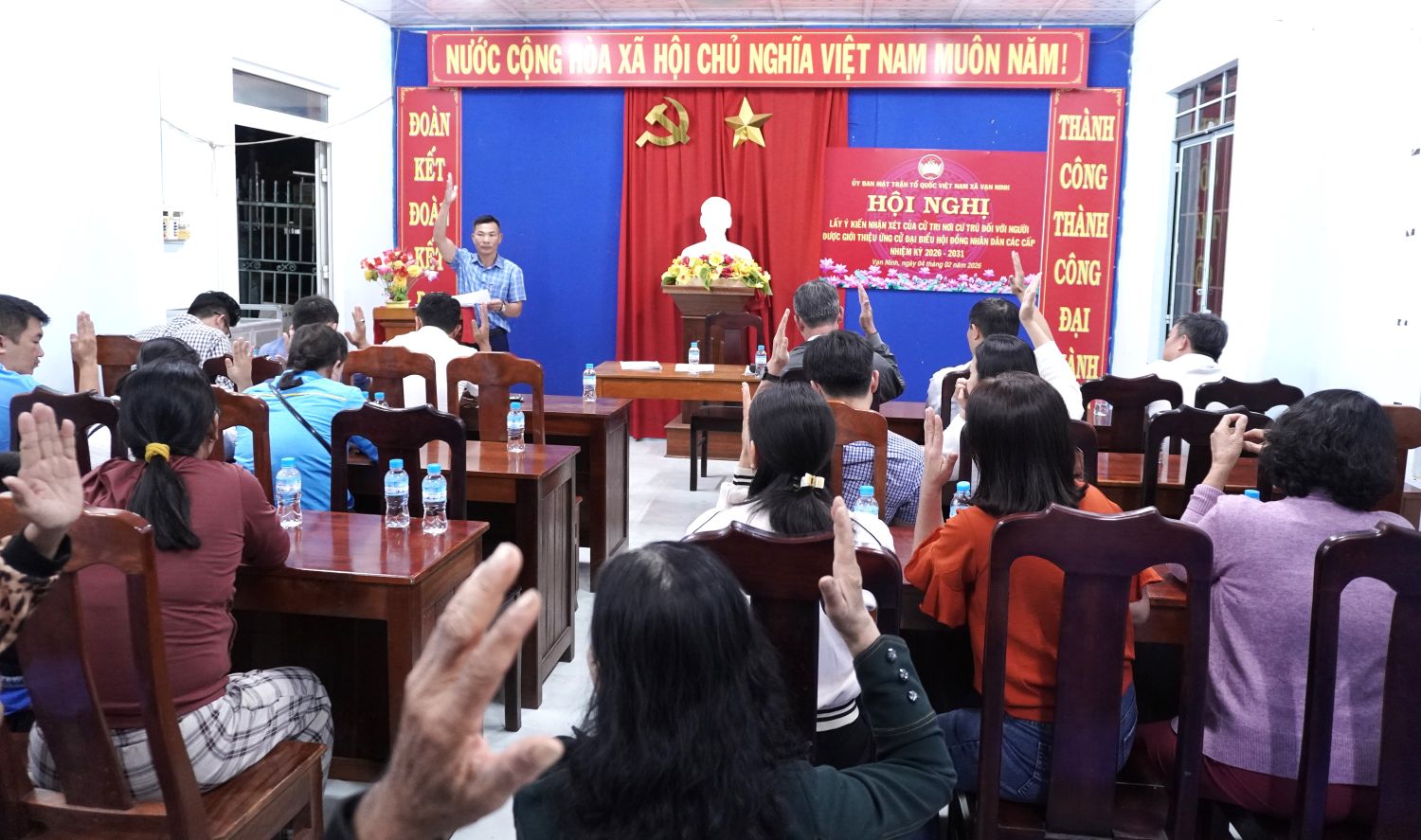 Cử tri thôn 9 biểu quyết nhất trí giới thiệu người trong danh sách tham gia ứng cử đại biểu HĐND các cấp, nhiệm kỳ 2026 - 2031.