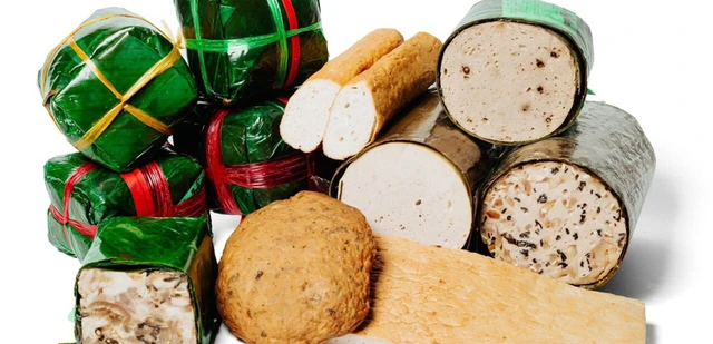 Giò chả là thực phẩm dễ ôi thiu nhất, bạn có thể bảo quản được 5 - 7 ngày trong ngăn mát, ngăn cấp đông mềm của tủ lạnh, khi dùng chỉ cần cắt ra ăn trực tiếp.