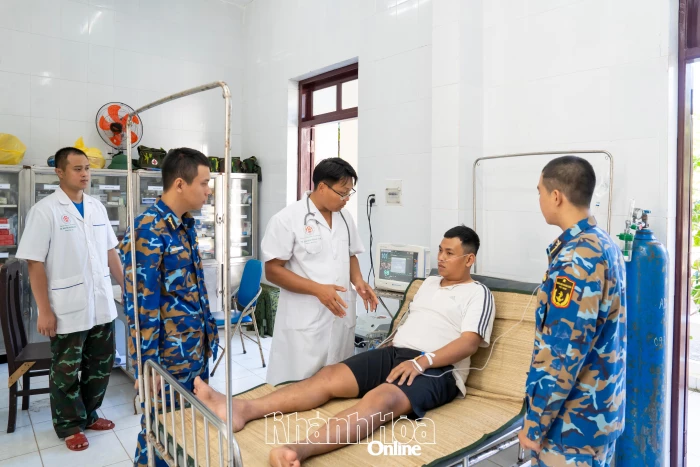 Kỷ niệm 71 năm Ngày Thầy thuốc Việt Nam (27-2-1955 - 27-2-2026): Chiến sĩ áo trắng nơi đảo xa