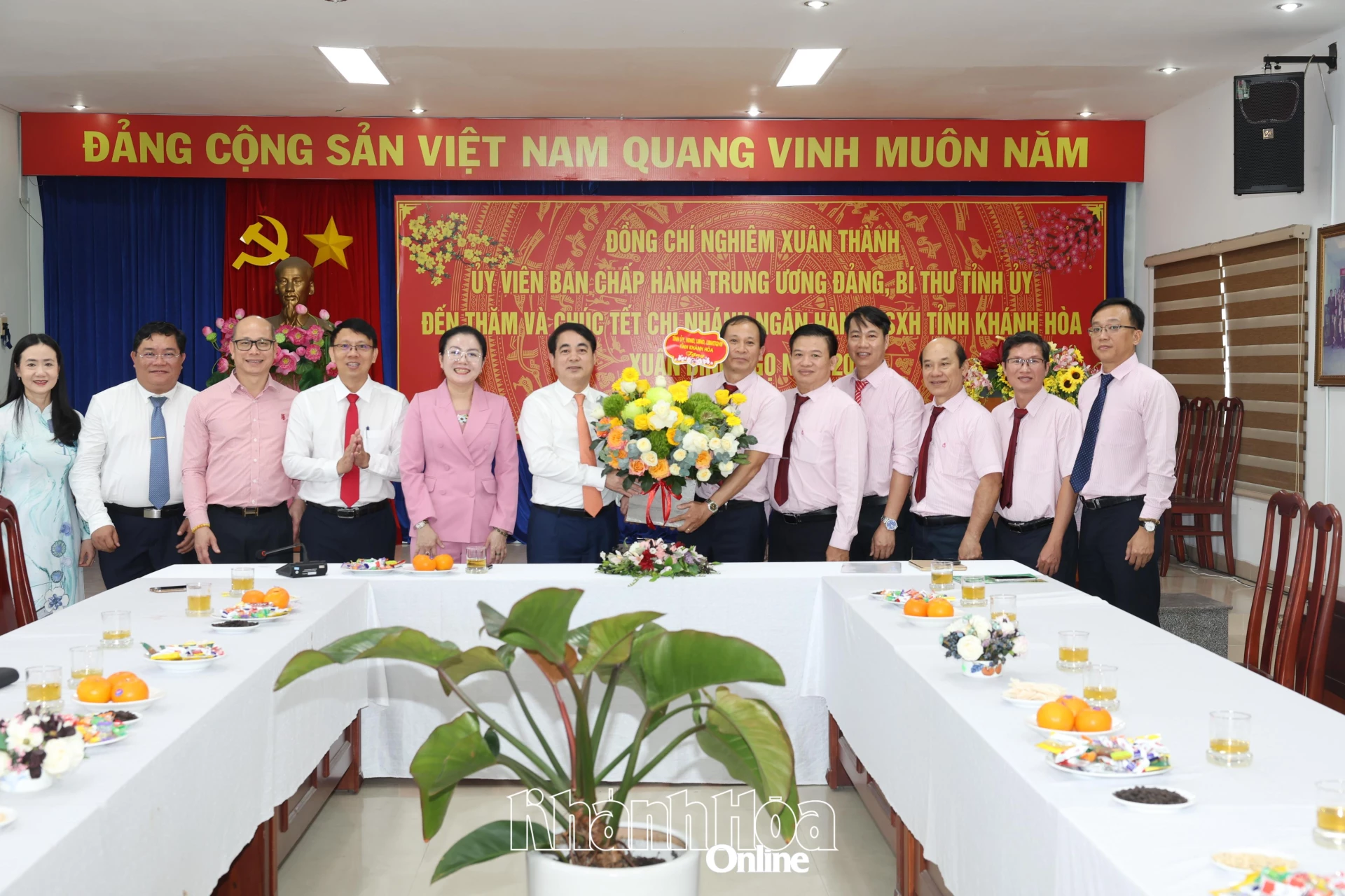 Bí thư Tỉnh ủy Nghiêm Xuân Thành thăm Công ty Cổ phần DT Food Khánh Hòa và Ngân hàng Chính sách xã hội tỉnh - Báo Khánh Hòa