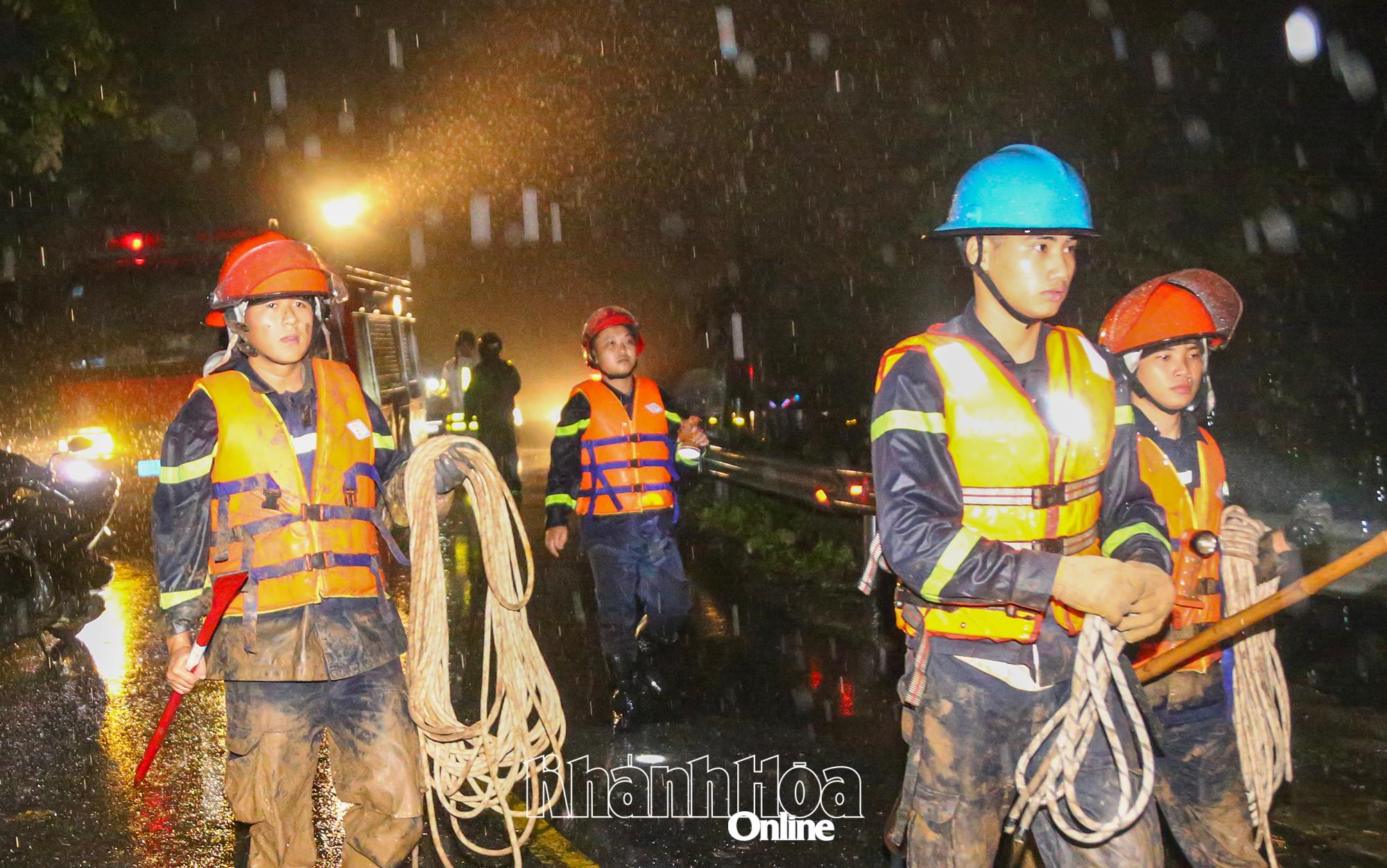 Xây dựng phương án ứng phó thiên tai phải sát thực, rõ người, rõ việc - Báo Khánh Hòa