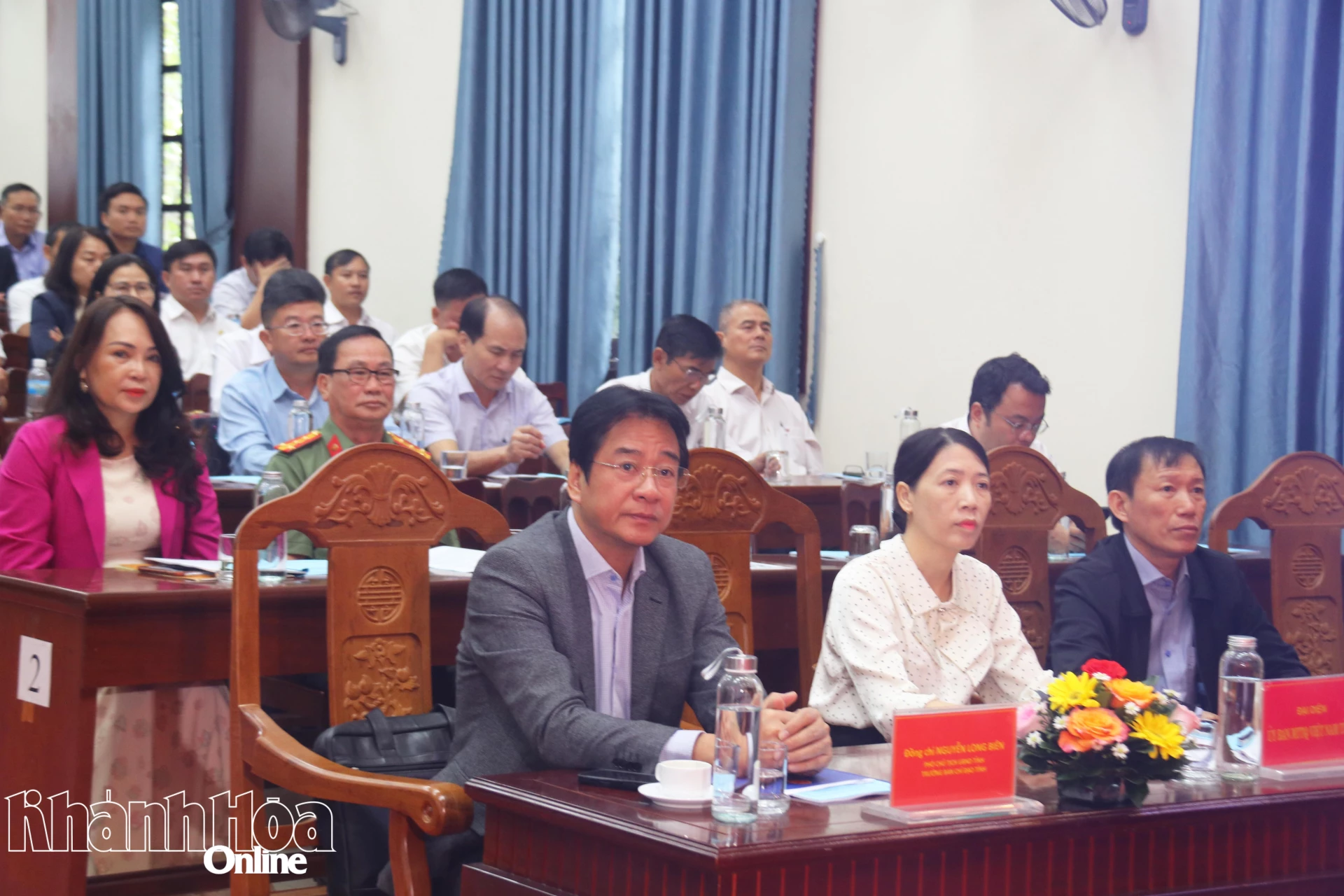 Đồng chí Nguyễn Long Biên và các đại biểu tham dự hội nghị.