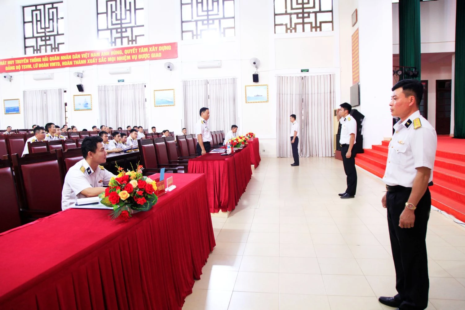 Kiểm tra vấn đáp tiếng Anh giao tiếp và chuyên ngành Hải quân.