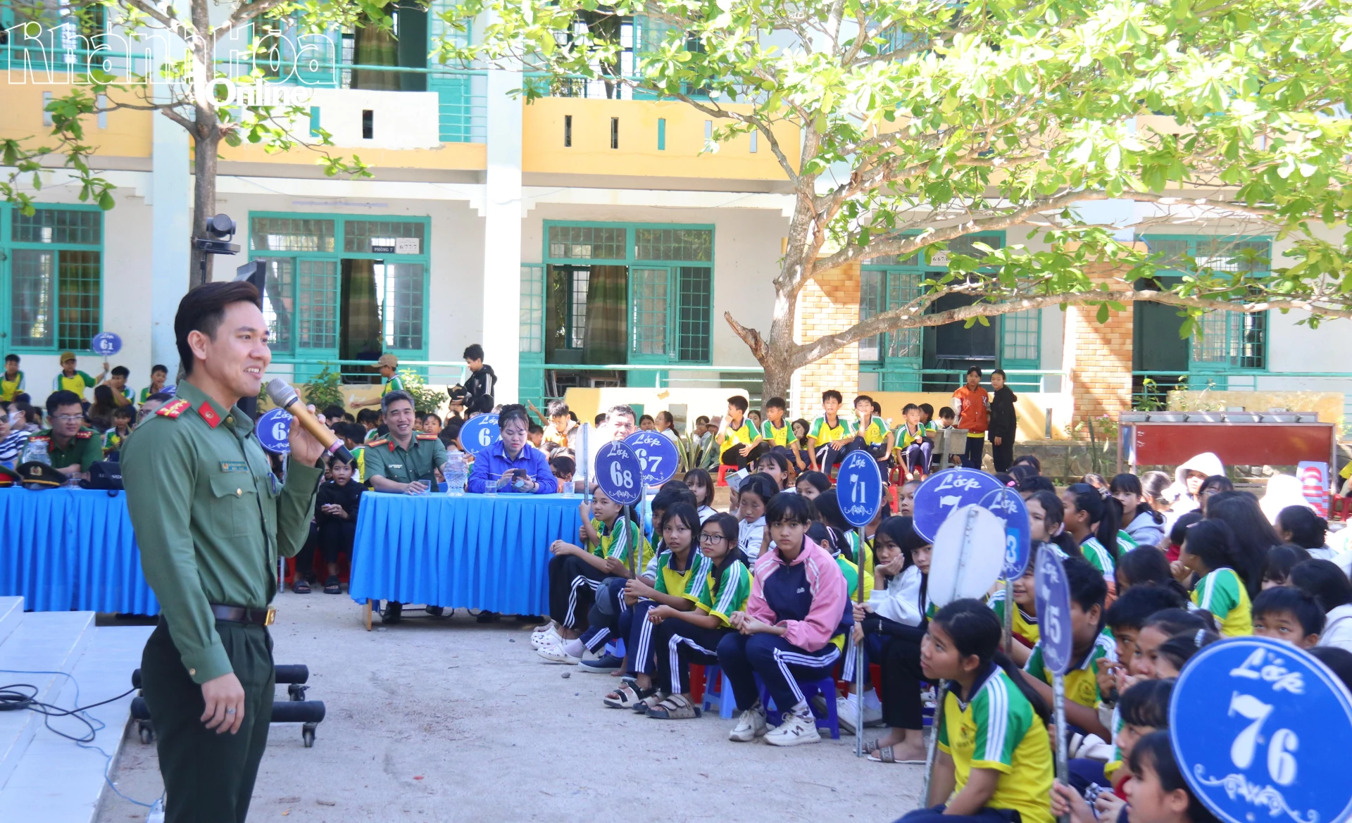 Ban Thanh niên Công an tỉnh tổ chức tổ chức hoạt động nâng cao năng lực ngoại ngữ và hội nhập quốc tế cho học sinh Trường THCS Lê Qúy Đôn.