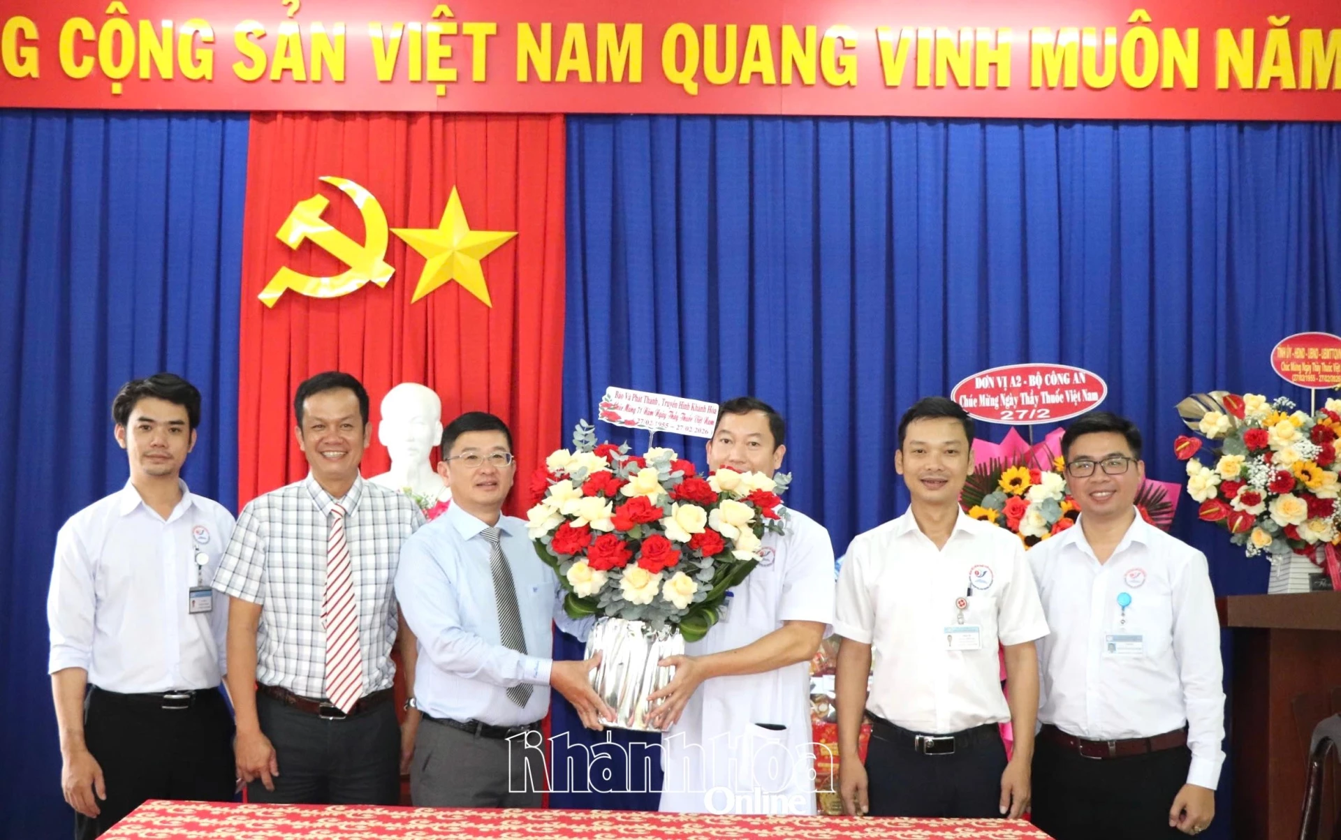 ng Lê Hoàng Triều thăm và chúc mừng Bệnh viện Bệnh nhiệt đới Khánh Hòa.