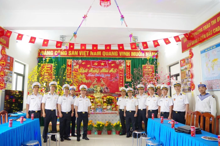 Trung tâm Huấn luyện Vùng 4 Hải quân tổ chức nhiều hoạt động vui xuân, đón Tết cho bộ đội