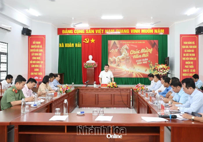 Chủ tịch UBND tỉnh Trần Phong kiểm tra công tác bầu cử tại các địa phương