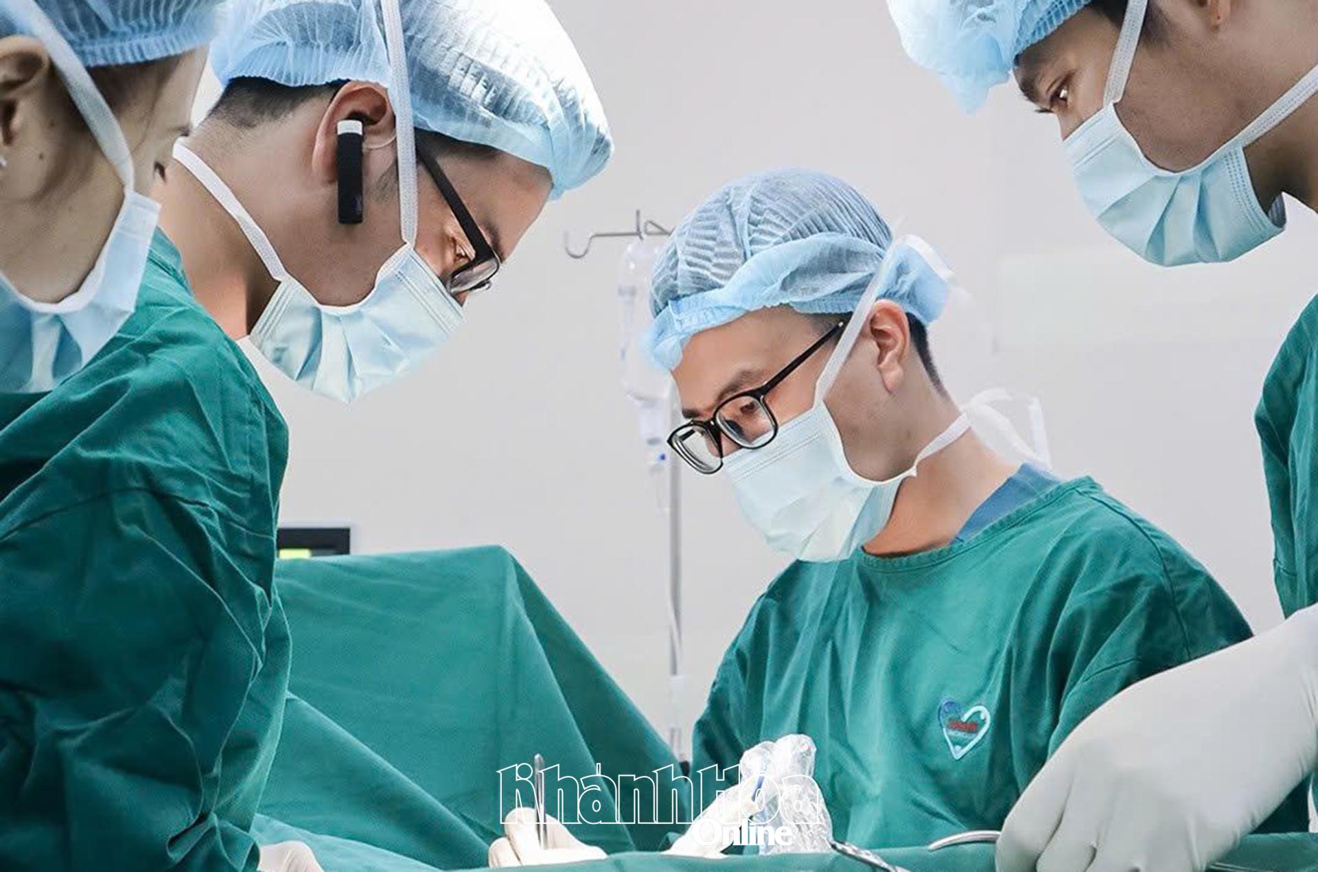 Bệnh viện Đa khoa Tâm Trí Nha Trang cứu sống bệnh nhân vỡ lách nặng do tai nạn giao thông - Báo Khánh Hòa