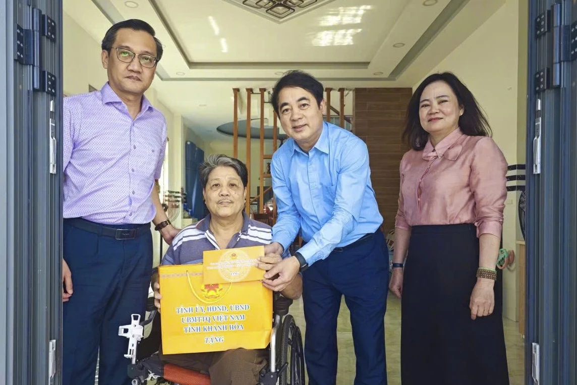 Chung tay mang Tết đến người nghèo - Báo Khánh Hòa