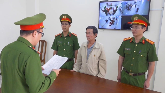 [Video] Sản xuất, buôn bán hàng giả, giám đốc và tổng quản lý bị khởi tố