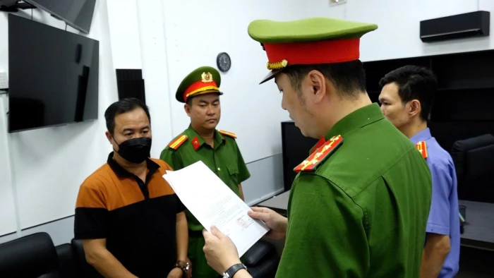 [Video] Sản xuất, buôn bán hàng giả, giám đốc và tổng quản lý bị khởi tố