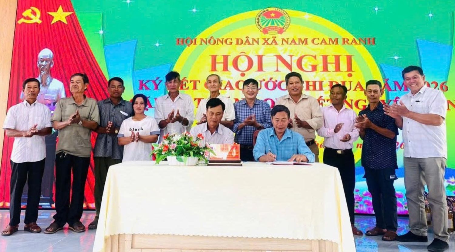 Các chi, tổ hội ký kết giao ước thi đua.