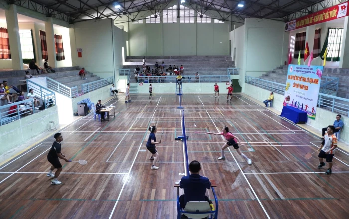 Hơn 40 vận động viên tham gia Giải cầu lông 